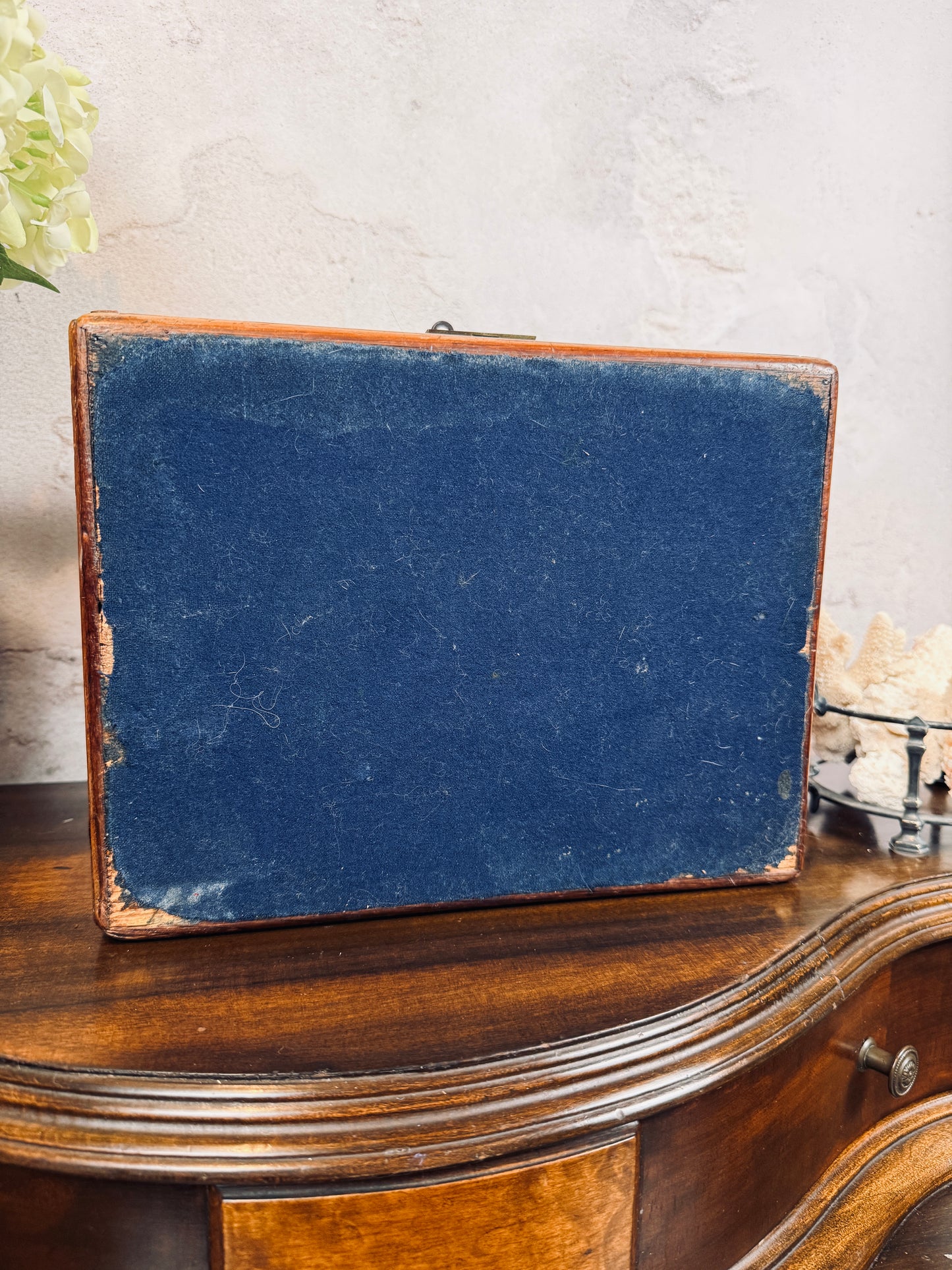 Antique English rosewood dresser box with working key