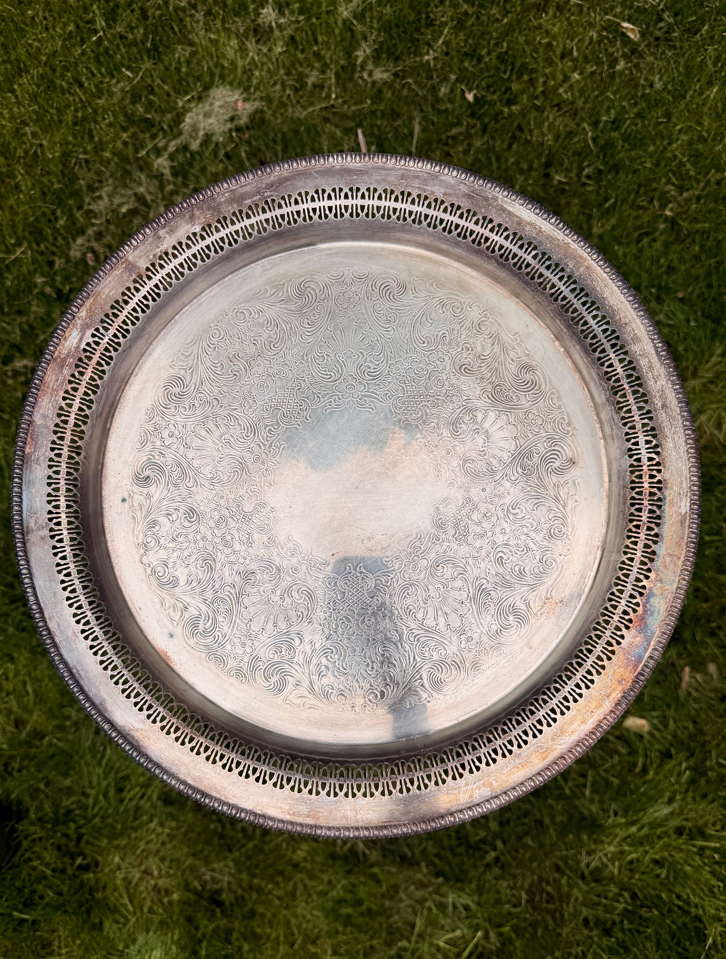 Wm. Rogers silver plate round gallery tray