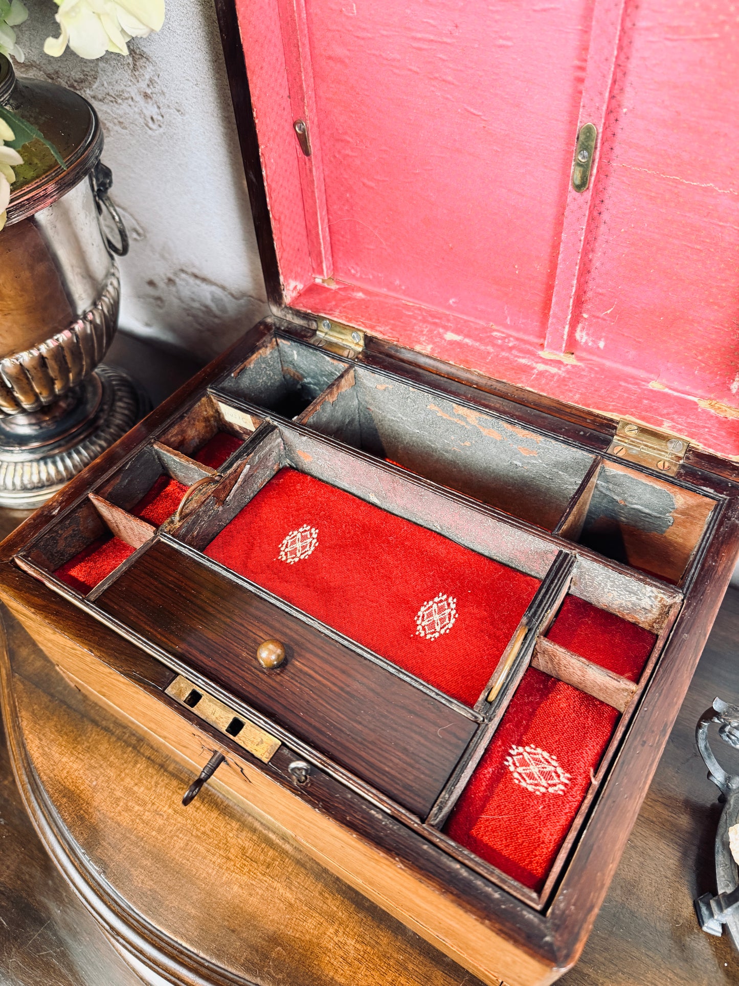 Antique English rosewood dresser box with working key