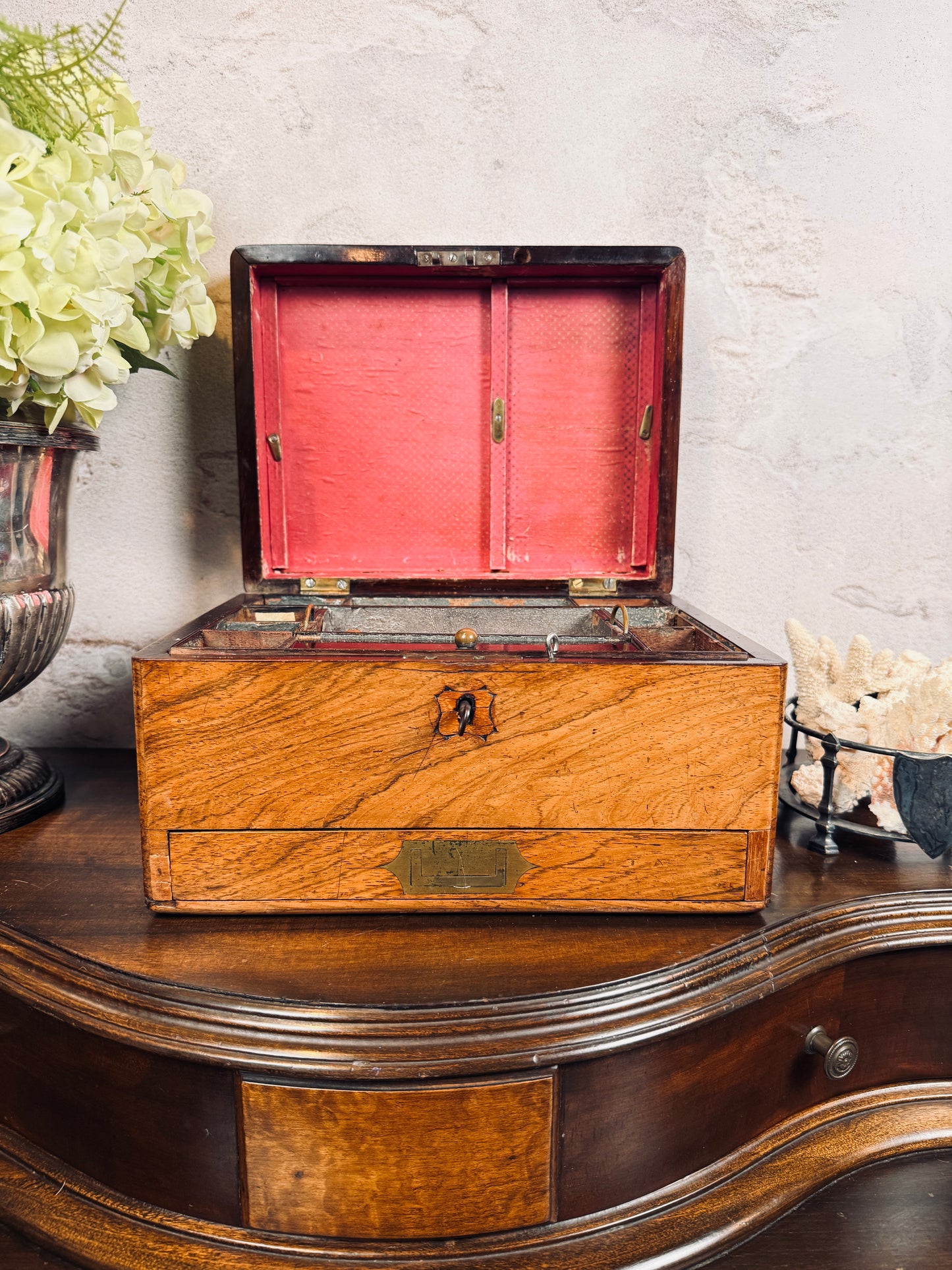 Antique English rosewood dresser box with working key