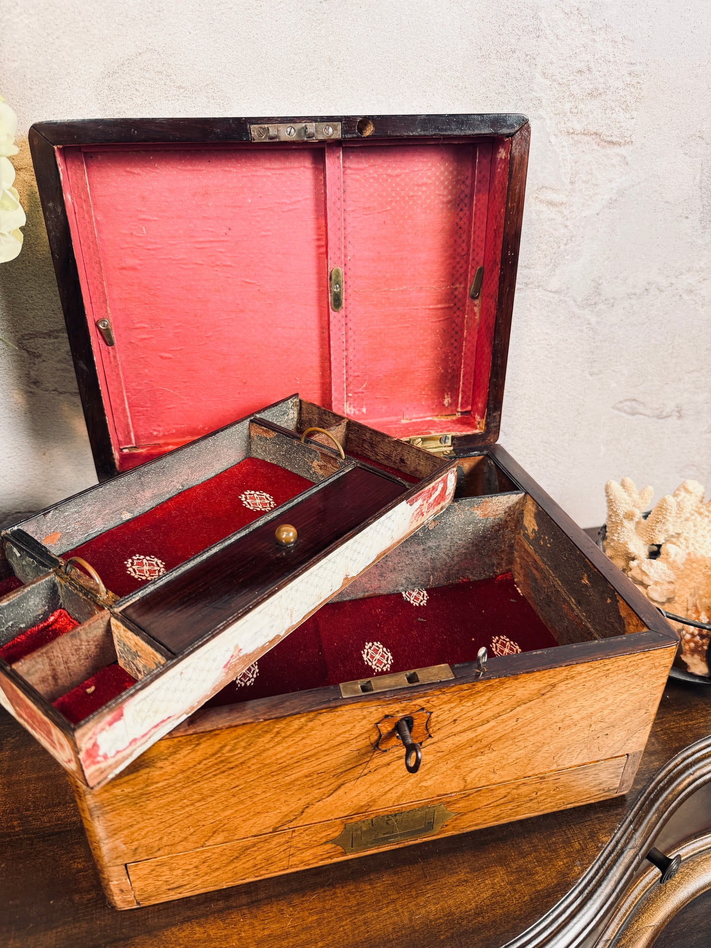 Antique English rosewood dresser box with working key