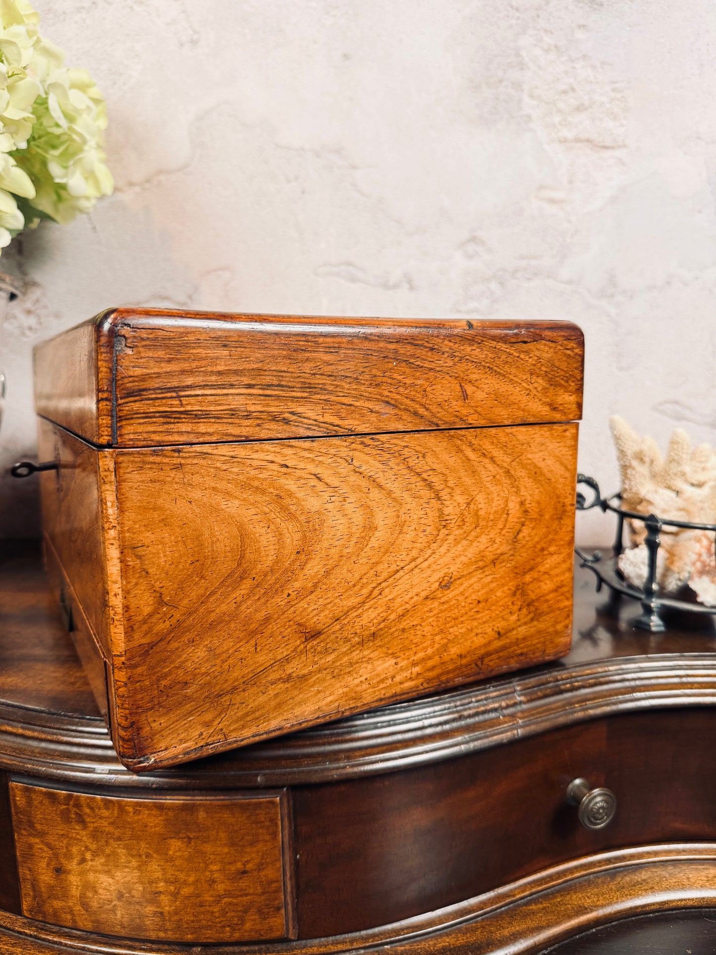 Antique English rosewood dresser box with working key