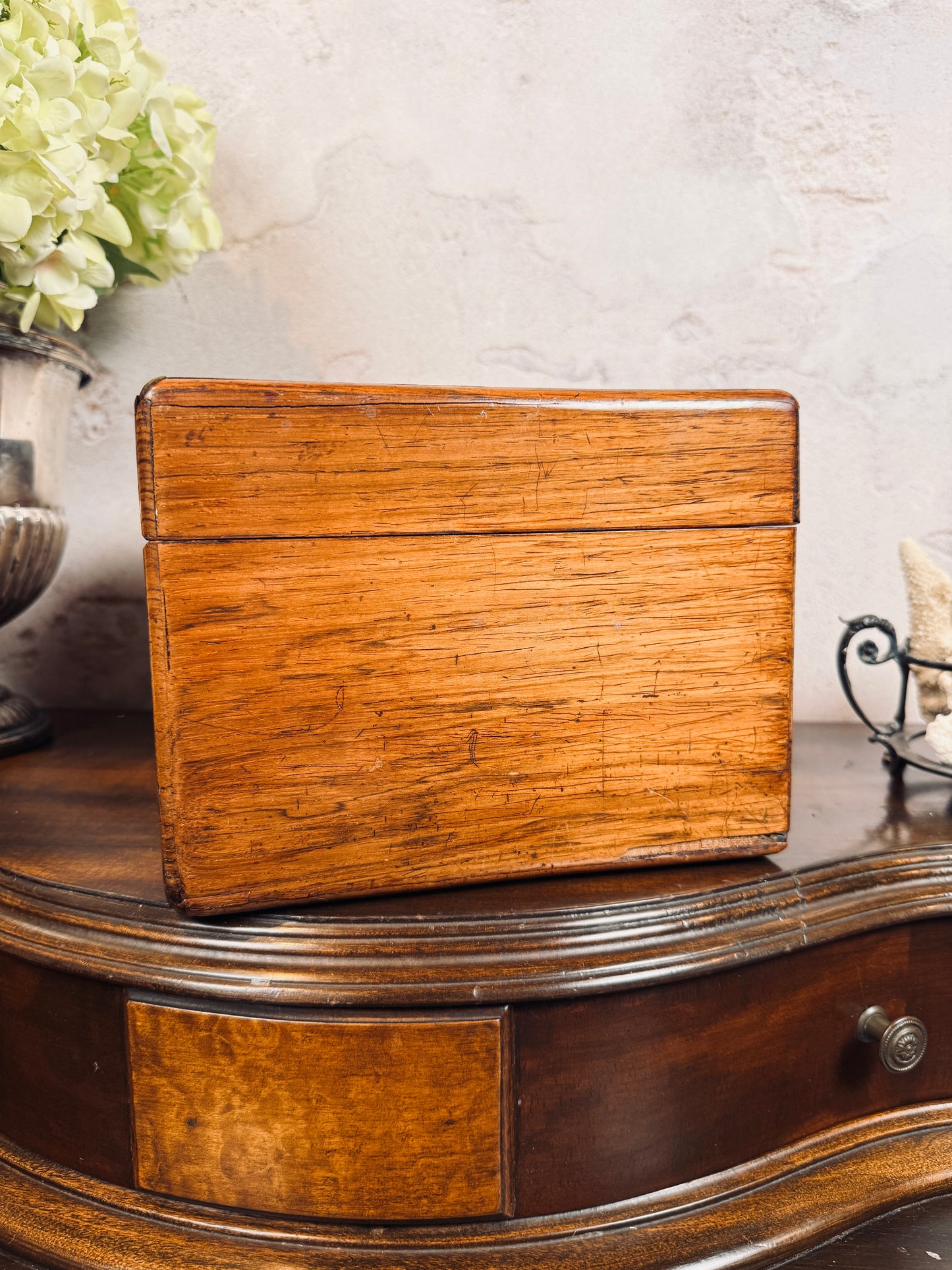 Antique English rosewood dresser box with working key