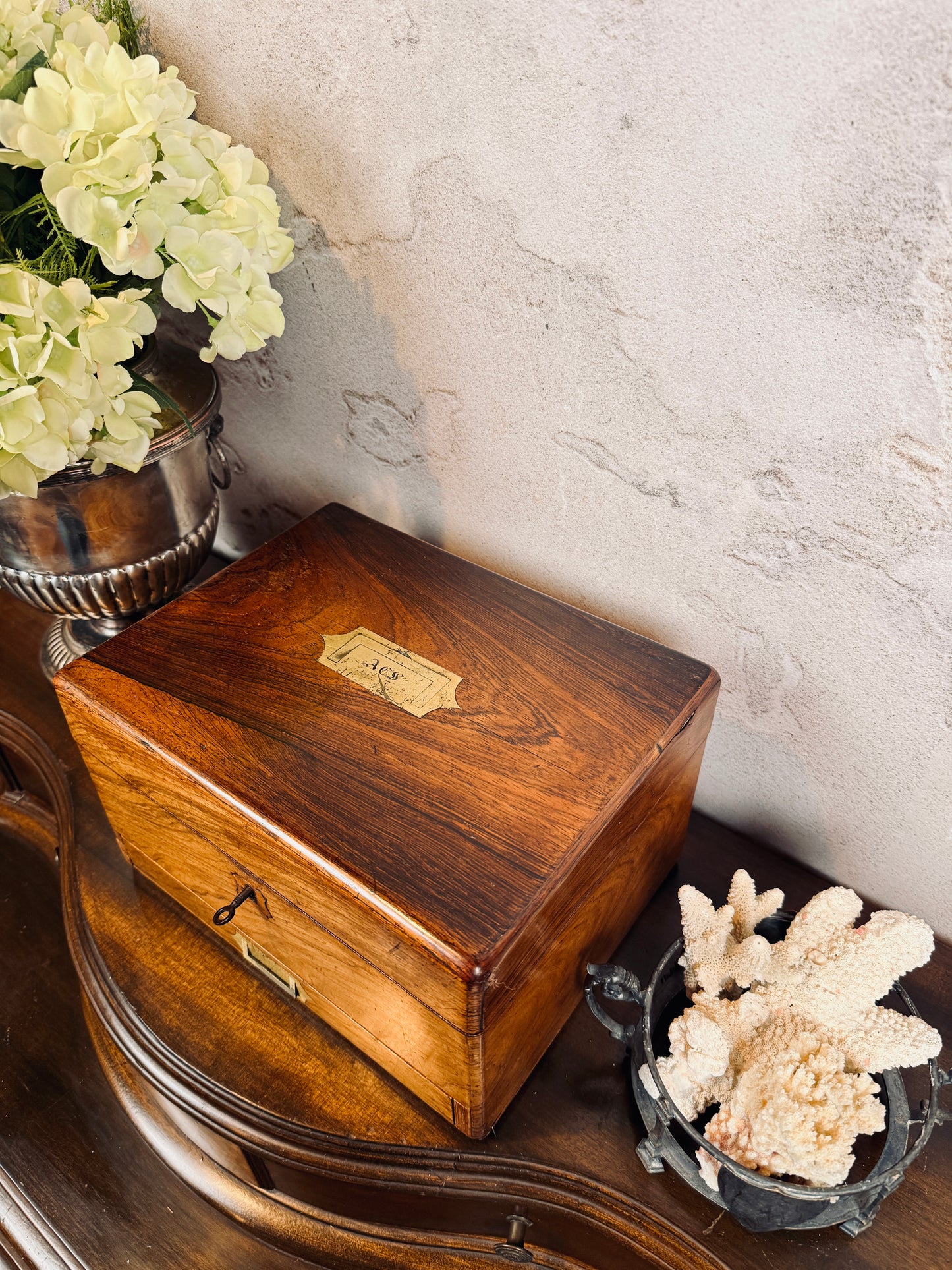 Antique English rosewood dresser box with working key