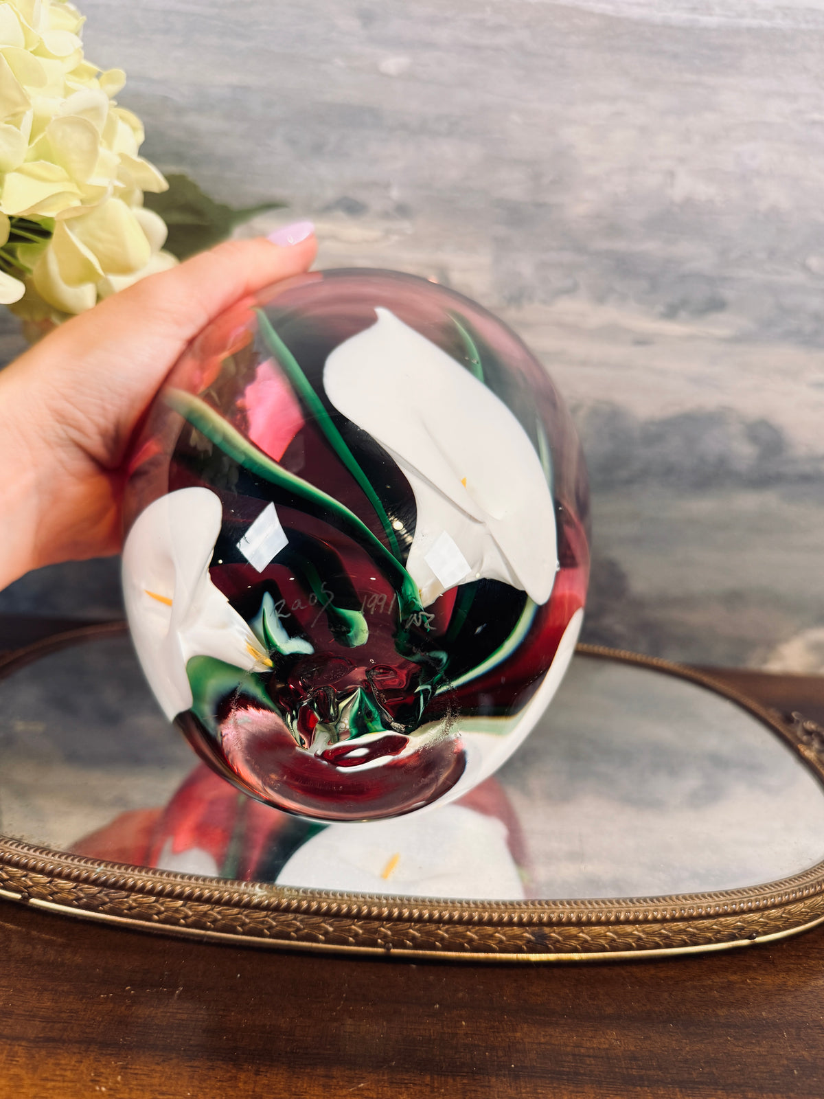 Peter Raos calla lilies glass vase, signed "Raos 1991 NZ"