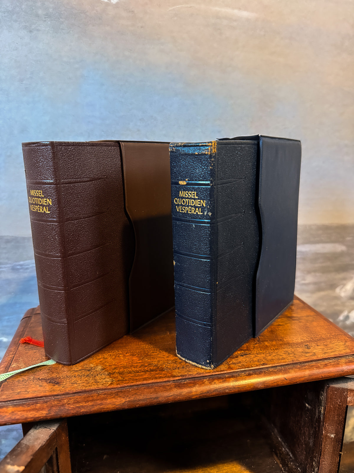 1967 "Missel quotidien vesperal" book, blue [French]